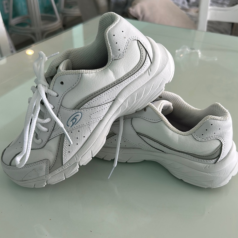 Dr Scholls true flex gel cushion white sneaker walking shoe. Sz 6.5W